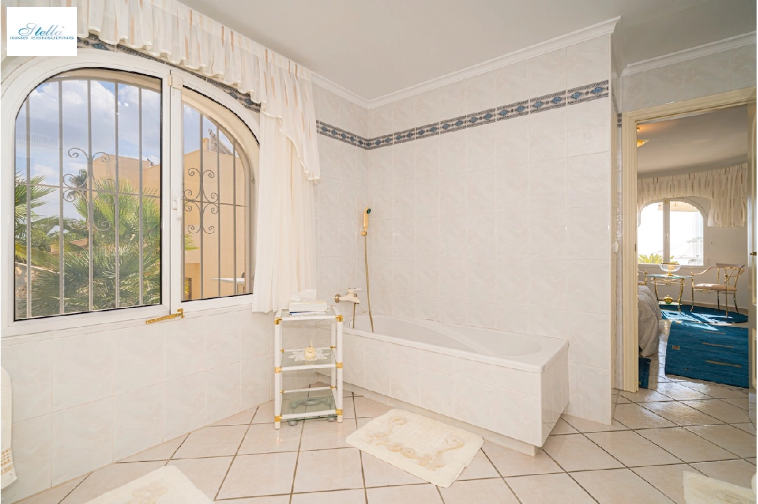 Villa in Moraira(San Jaime) te koop, woonoppervlakte 315 m², grondstuk 1235 m², 4 slapkamer, 3 badkamer, Zwembad, ref.: CA-H-1695-AMBE-31