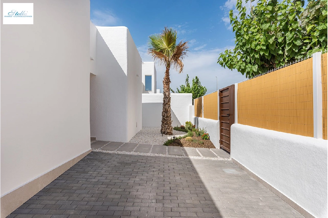 Villa in Los Alcazares te koop, woonoppervlakte 121 m², Staat Eerste bewoning, grondstuk 229 m², 3 slapkamer, 2 badkamer, Zwembad, ref.: HA-LAN-431-E01-2