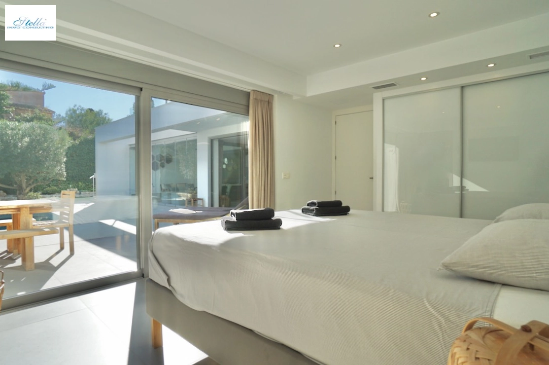 Villa in Benissa(La Fustera) te koop, woonoppervlakte 308 m², Airconditioning, grondstuk 850 m², 4 slapkamer, 3 badkamer, Zwembad, ref.: CA-H-1723-AMBI-22