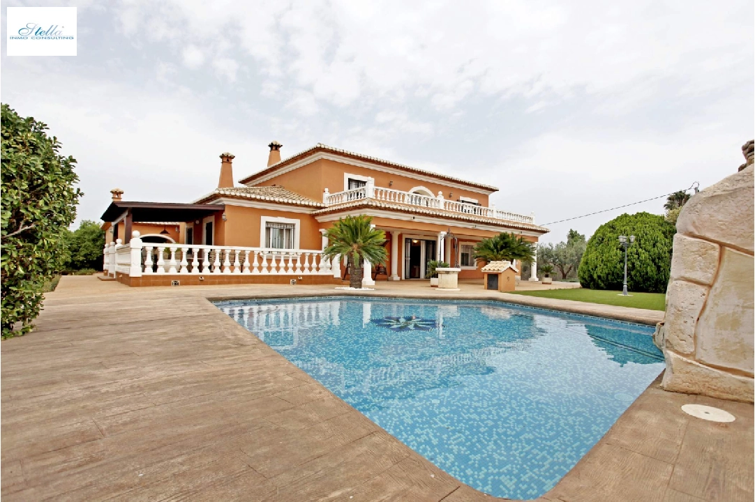 Villa in Denia(Torrecarrals) te koop, woonoppervlakte 442 m², Staat netjes, + Centrale verwarming, grondstuk 4441 m², 3 slapkamer, 4 badkamer, Zwembad, ref.: MNC-0124-42