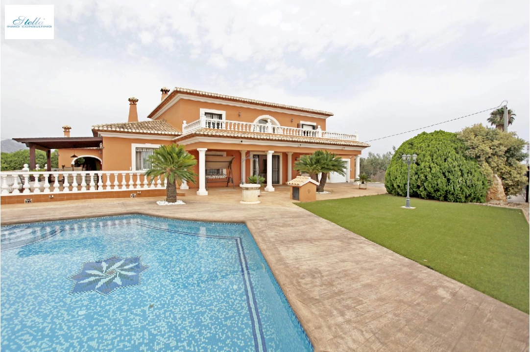 Villa in Denia(Torrecarrals) te koop, woonoppervlakte 442 m², Staat netjes, + Centrale verwarming, grondstuk 4441 m², 3 slapkamer, 4 badkamer, Zwembad, ref.: MNC-0124-43