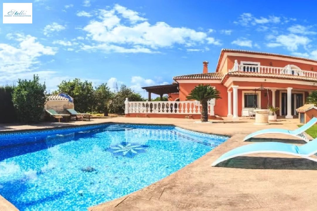 Villa in Denia(Torrecarrals) te koop, woonoppervlakte 442 m², Staat netjes, + Centrale verwarming, grondstuk 4441 m², 3 slapkamer, 4 badkamer, Zwembad, ref.: MNC-0124-6