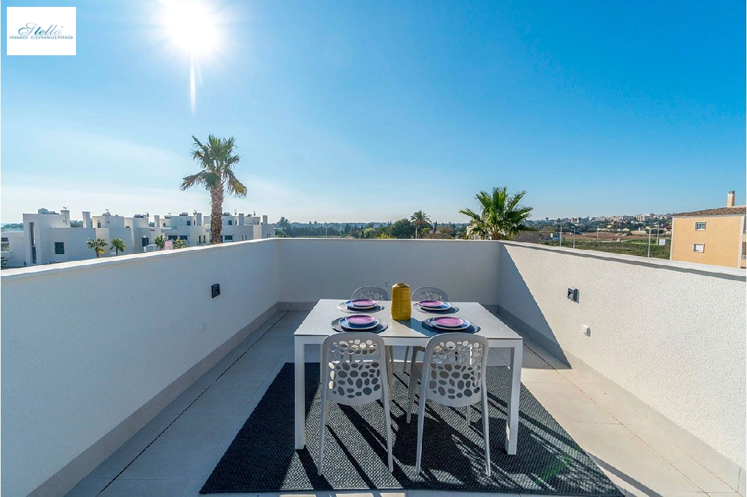 Villa in La Marina te koop, woonoppervlakte 235 m², Staat Eerste bewoning, Airconditioning, grondstuk 272 m², 3 slapkamer, 3 badkamer, Zwembad, ref.: HA-MAN-246-E01-20