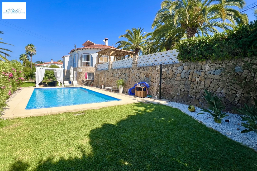 Villa in Denia te koop, woonoppervlakte 185 m², Bouwjaar 1979, Staat netjes, + Centrale verwarming, Airconditioning, grondstuk 946 m², 3 slapkamer, 3 badkamer, Zwembad, ref.: FK-0924-2