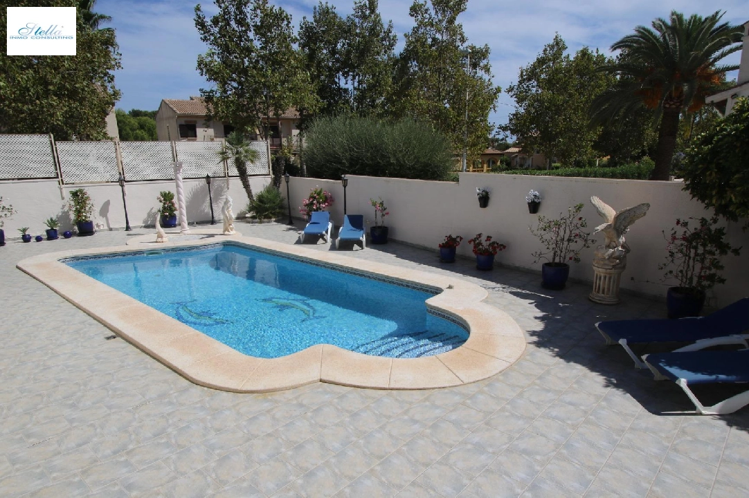 Villa in Calpe(Pla roig) te koop, woonoppervlakte 212 m², Airconditioning, grondstuk 800 m², 2 slapkamer, 2 badkamer, Zwembad, ref.: COB-3301-10535-23