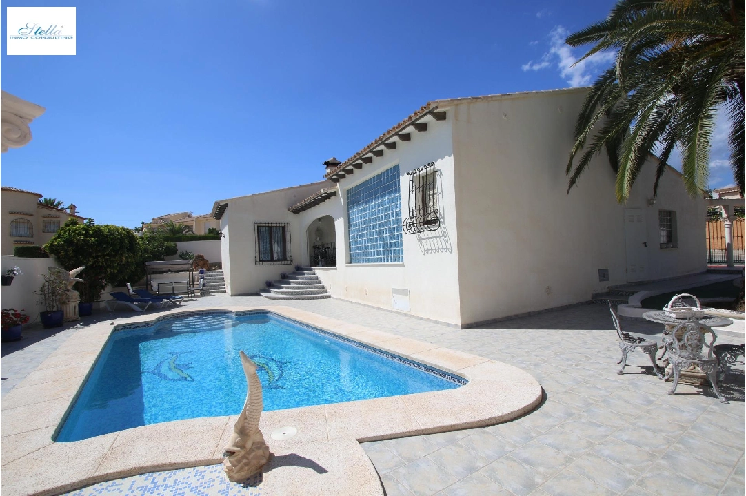 Villa in Calpe(Pla roig) te koop, woonoppervlakte 212 m², Airconditioning, grondstuk 800 m², 2 slapkamer, 2 badkamer, Zwembad, ref.: COB-3301-10535-24