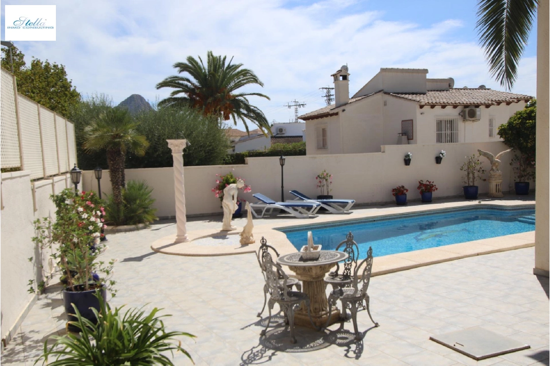 Villa in Calpe(Pla roig) te koop, woonoppervlakte 212 m², Airconditioning, grondstuk 800 m², 2 slapkamer, 2 badkamer, Zwembad, ref.: COB-3301-10535-32