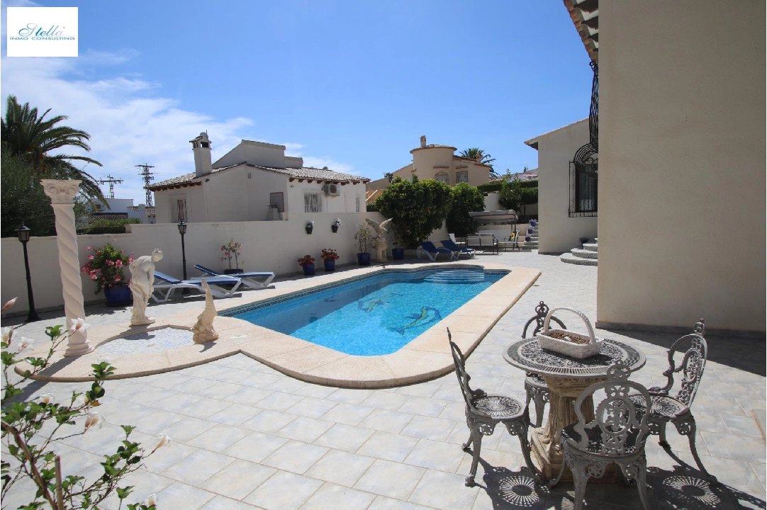 Villa in Calpe(Pla roig) te koop, woonoppervlakte 212 m², Airconditioning, grondstuk 800 m², 2 slapkamer, 2 badkamer, Zwembad, ref.: COB-3301-10535-34