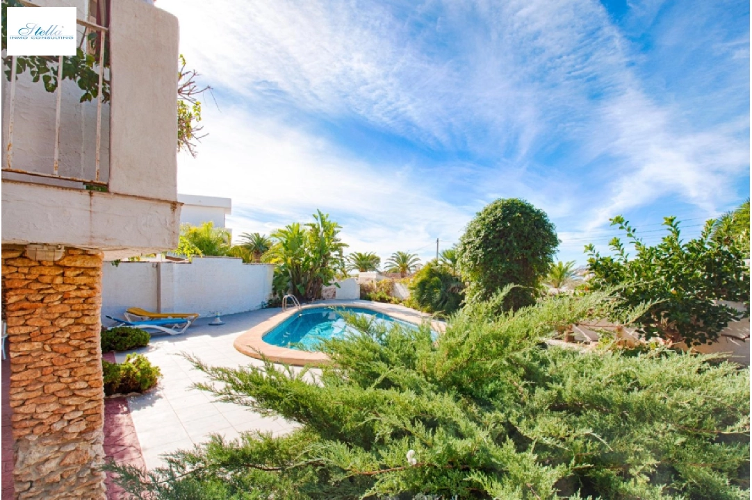 Villa in Moraira te koop, woonoppervlakte 326 m², Bouwjaar 1975, Airconditioning, grondstuk 791 m², 6 slapkamer, 6 badkamer, Zwembad, ref.: AM-12082DA-49