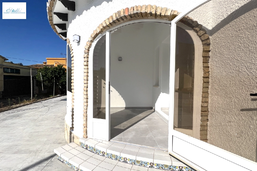 Villa in Els Poblets(Sorts de la mar 26A) te koop, woonoppervlakte 80 m², Bouwjaar 1985, Staat als nieuw, + KLIMA, Airconditioning, grondstuk 303 m², 2 slapkamer, 2 badkamer, Zwembad, ref.: AS-0824-17