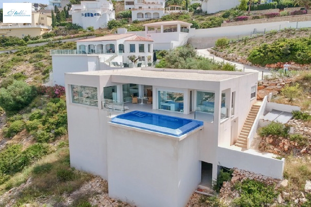 Villa in Benitachell(La Cumbre del Sol) te koop, woonoppervlakte 140 m², Airconditioning, grondstuk 1395 m², 2 slapkamer, 2 badkamer, Zwembad, ref.: CA-H-1815-AMB-1