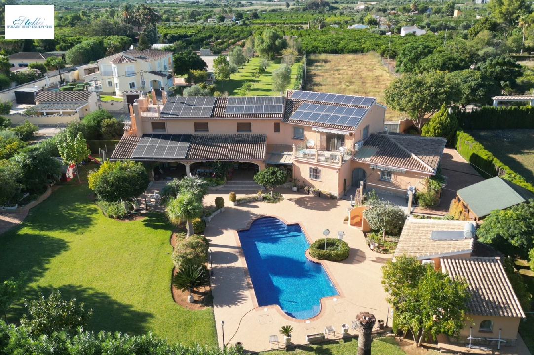 Finca in Pedreguer te koop, woonoppervlakte 350 m², Bouwjaar 2009, Staat netjes, + Centrale verwarming, Airconditioning, grondstuk 3500 m², 4 slapkamer, 4 badkamer, Zwembad, ref.: FK-1224-V-1