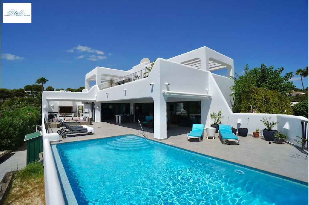 Villa in Moraira(Camarrocha) te koop, woonoppervlakte 261 m², Airconditioning, grondstuk 831 m², 3 slapkamer, 3 badkamer, Zwembad, ref.: CA-H-1670-AMB-20