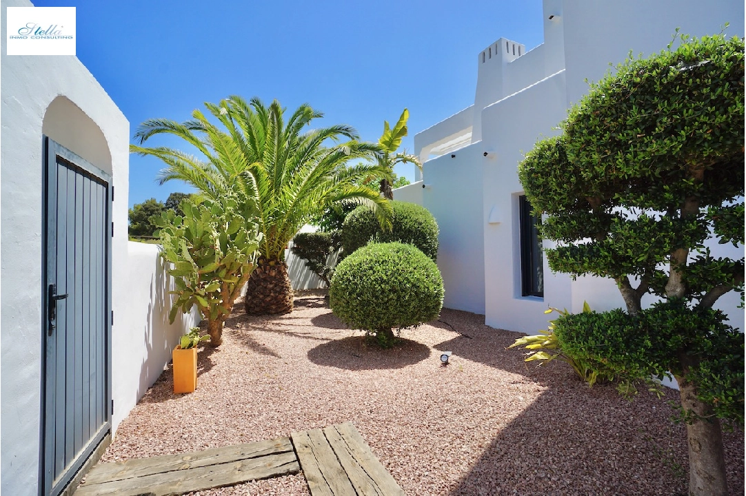 Villa in Moraira(Camarrocha) te koop, woonoppervlakte 261 m², Airconditioning, grondstuk 831 m², 3 slapkamer, 3 badkamer, Zwembad, ref.: CA-H-1670-AMB-7