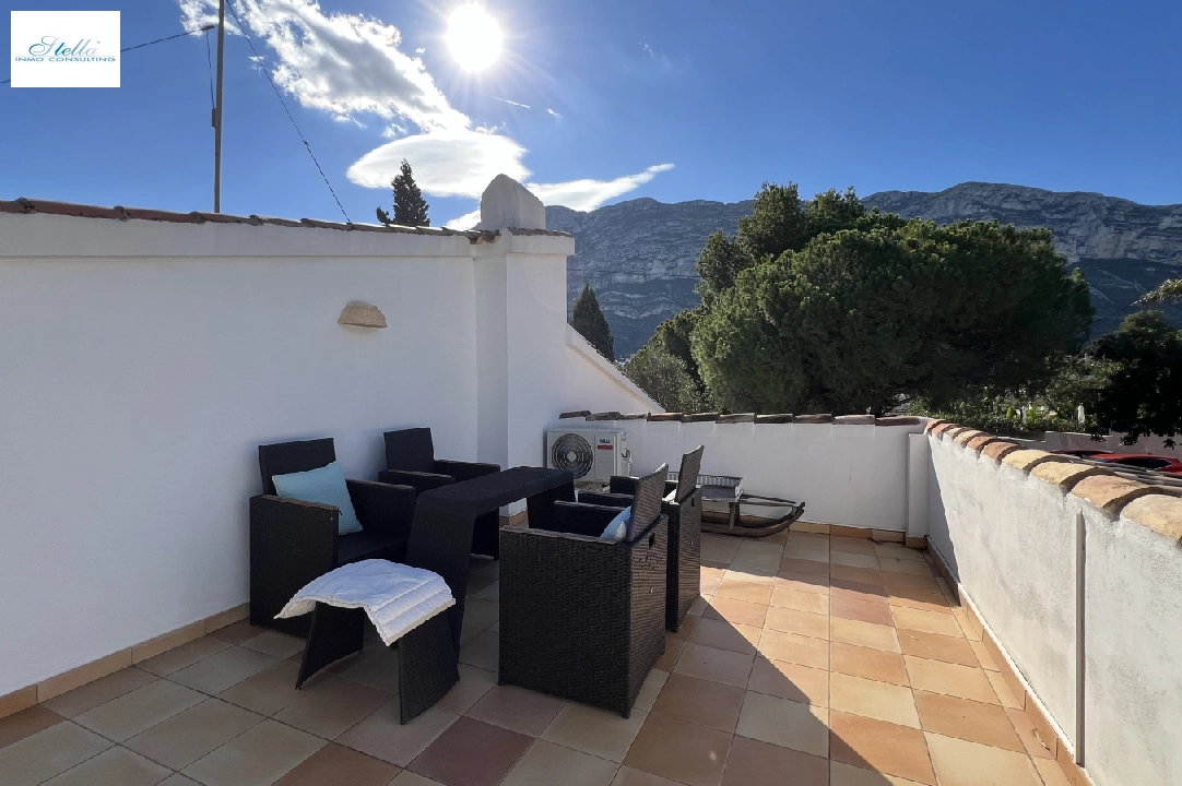 Villa in Denia(Florida) te koop, woonoppervlakte 182 m², Bouwjaar 1980, + KLIMA, Airconditioning, grondstuk 595 m², 3 slapkamer, 2 badkamer, Zwembad, ref.: SC-T1024-20