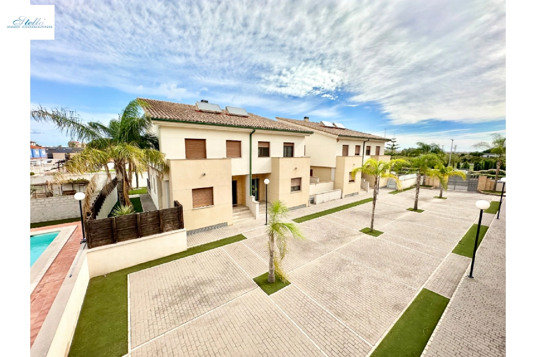 Reihenhaus in Gandia te koop, woonoppervlakte 310 m², Bouwjaar 2008, + KLIMA, Airconditioning, 4 slapkamer, 3 badkamer, Zwembad, ref.: O-V92614-21