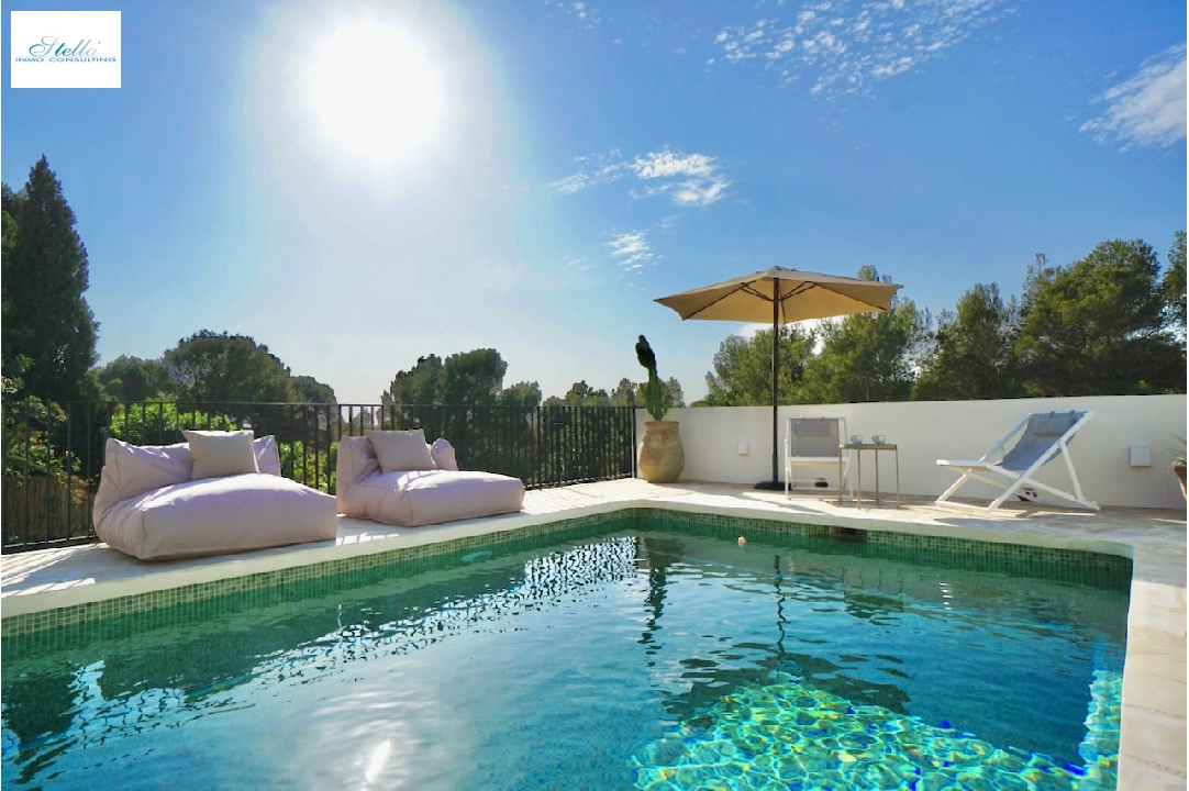 Villa in Moraira(Arnella) te koop, woonoppervlakte 270 m², Airconditioning, grondstuk 1099 m², 5 slapkamer, 4 badkamer, Zwembad, ref.: CA-H-1852-AMBEI-8