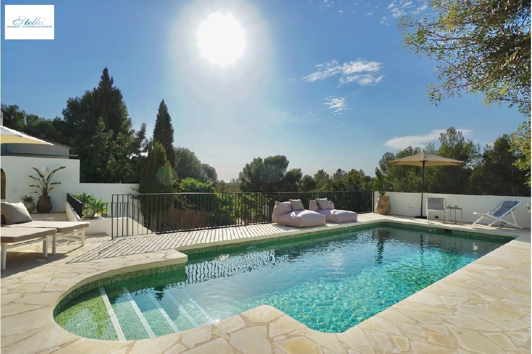 Villa in Moraira(Arnella) te koop, woonoppervlakte 270 m², Airconditioning, grondstuk 1099 m², 5 slapkamer, 4 badkamer, Zwembad, ref.: CA-H-1852-AMBEI-9